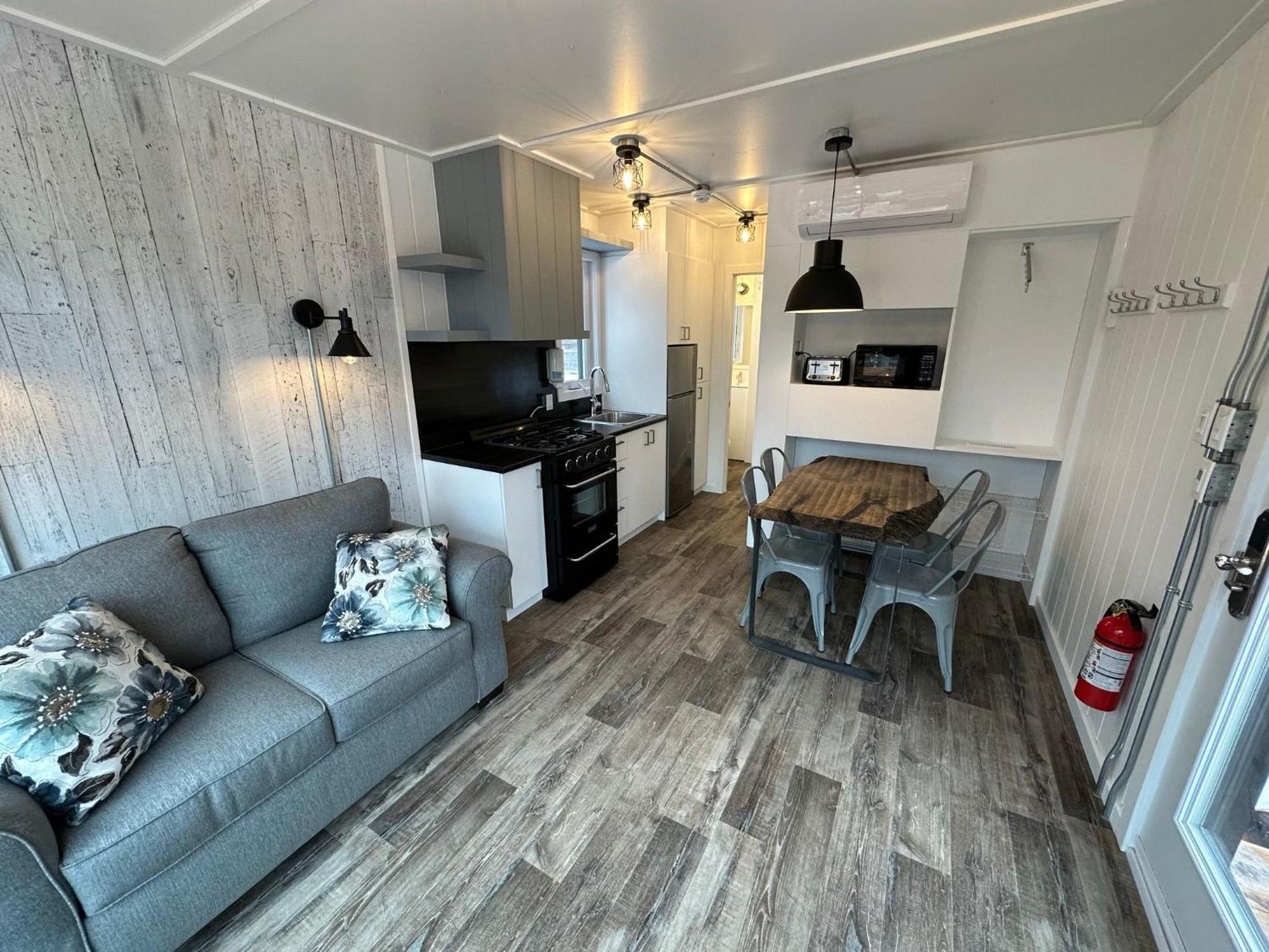 Auberge Du Vieux Moulin Sainte-Emelie ภายนอก รูปภาพ